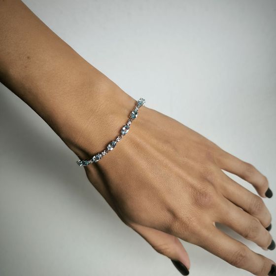 Серебряный браслет с топазом 7.775ct, фианитами