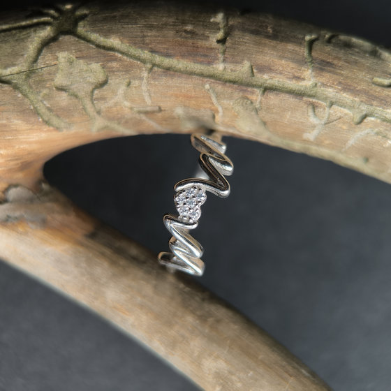 Серебряное кольцо с фианитами