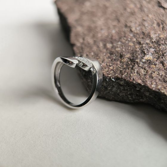 Серебряное кольцо с фианитами