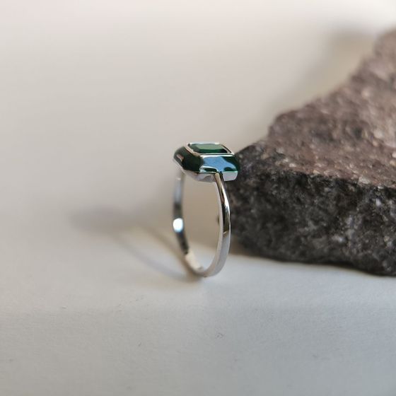 Серебряное кольцо с фианитами, емаллю