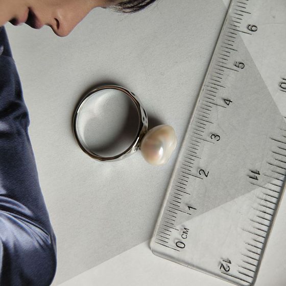 Серебряное кольцо с жемчугом барочным