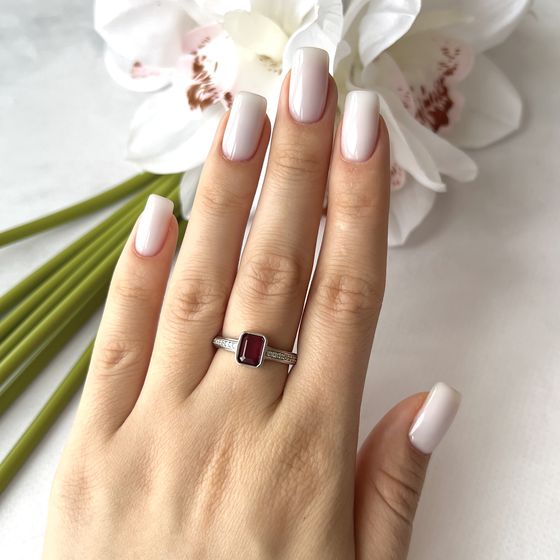 Серебряное кольцо с рубином 1.745ct