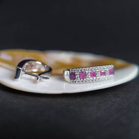 Серебряные серьги с рубином 1.455ct, фианитами