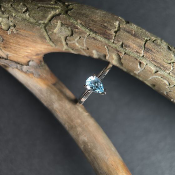 Серебряное кольцо с топазом 0.771ct