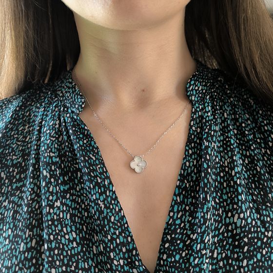 Серебряное колье с перламутром, фианитами