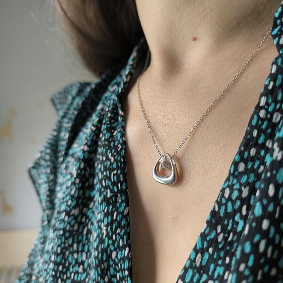 Серебряное колье с фианитами