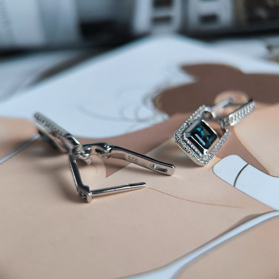 Серебряные серьги с топазом Лондон Блю 2.516ct, фианитами