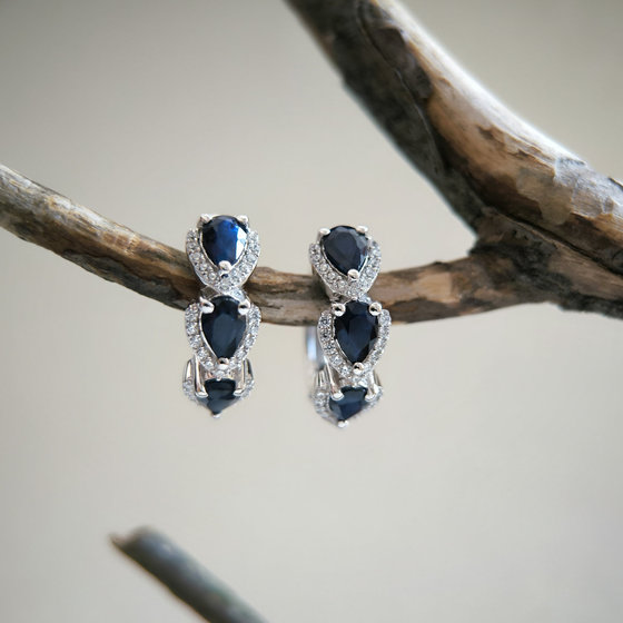 Серебряные серьги с сапфиром 3.264ct, фианитами