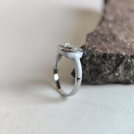 Серебряное кольцо с емаллю, фианитами