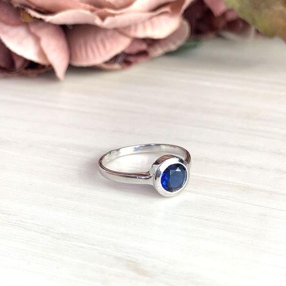 Серебряное кольцо с сапфиром nano
