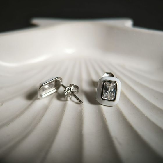 Серебряные серьги с фианитами, емаллю Серебряные серьги с фианитами, емаллю