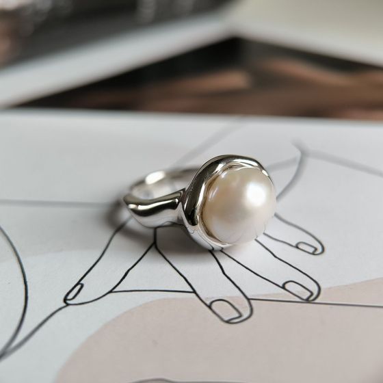 Серебряное кольцо с жемчугом барочным