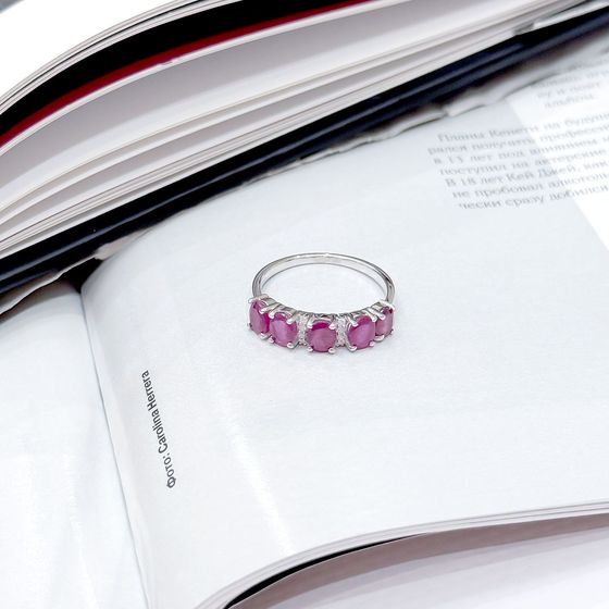 Серебряное кольцо с рубином 2.647ct, фианитами