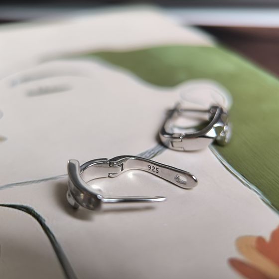 Серебряные серьги с фианитами