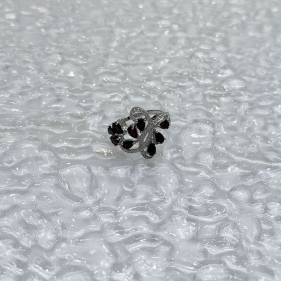 Серебряное кольцо с гранатом 2.723ct