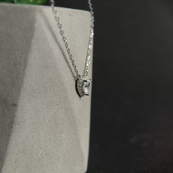 Серебряное колье с фианитами