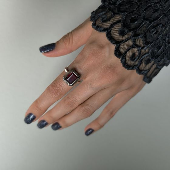 Серебряное кольцо с гранатом 2.942ct