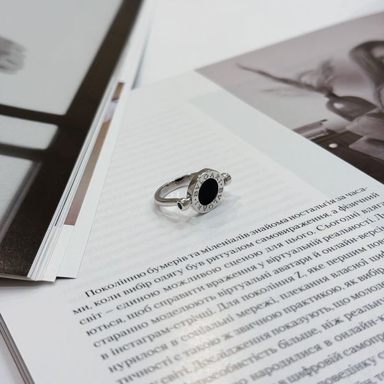 Серебряное кольцо с ониксом Серебряное кольцо с ониксом