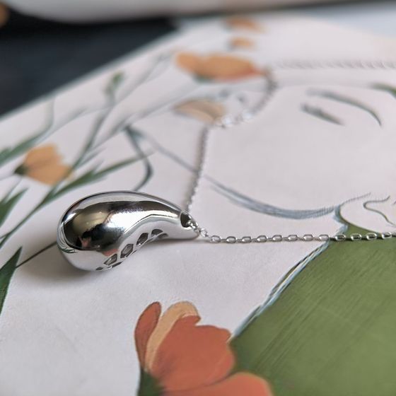 Серебряное колье без камней