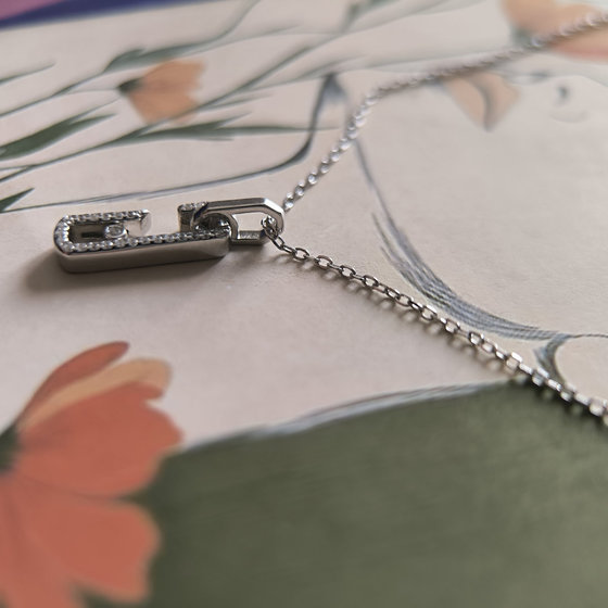 Серебряное колье с фианитами