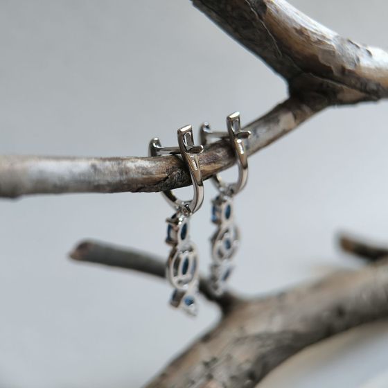 Серебряные серьги с сапфиром nano 2.148ct, фианитами