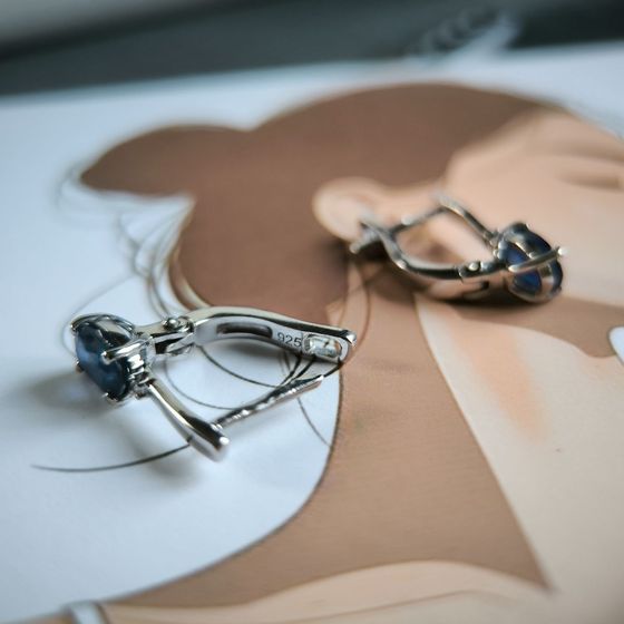 Серебряные серьги с сапфиром 2.08ct, фианитами