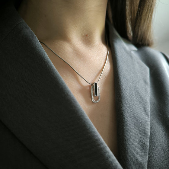 Серебряная подвеска с ониксом, фианитами