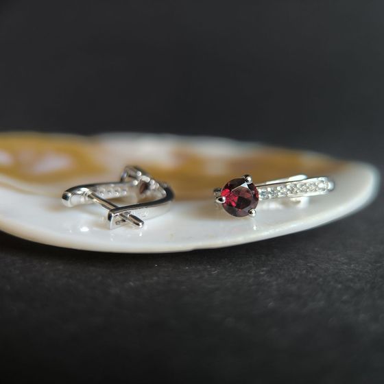 Серебряные серьги с гранатом 1.411ct