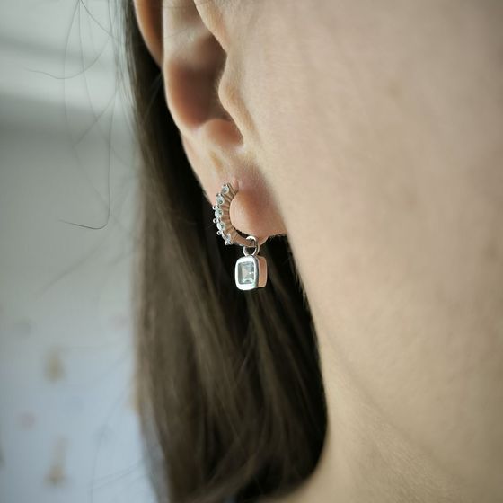 Серебряные серьги с фианитами