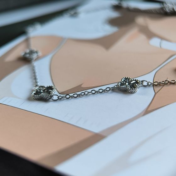 Серебряное колье без камней