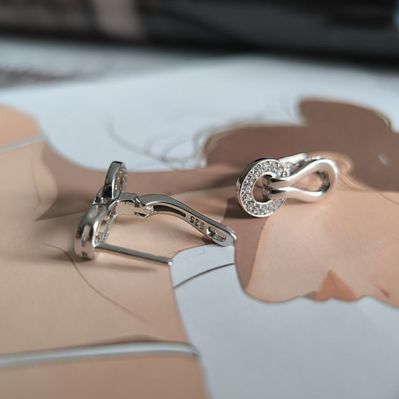 Серебряные серьги с фианитами