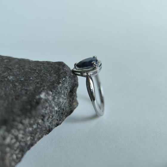 Серебряное кольцо с сапфиром 1.38ct