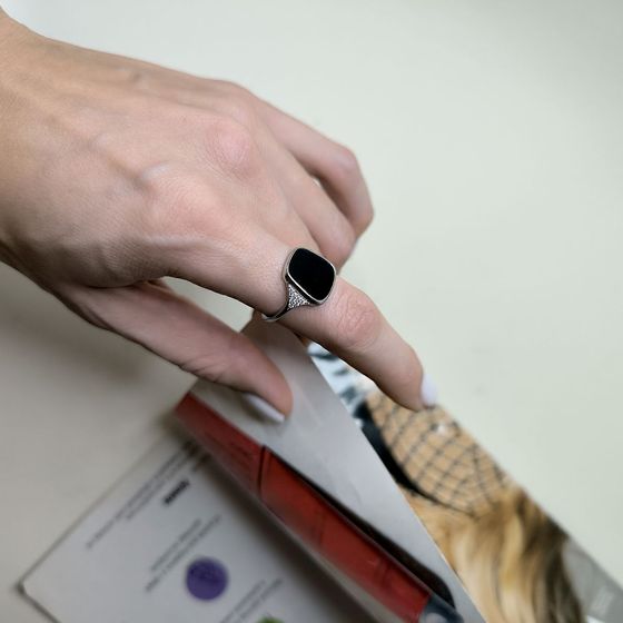 Серебряное кольцо с ониксом Серебряное кольцо с ониксом