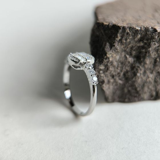Серебряное кольцо с фианитами