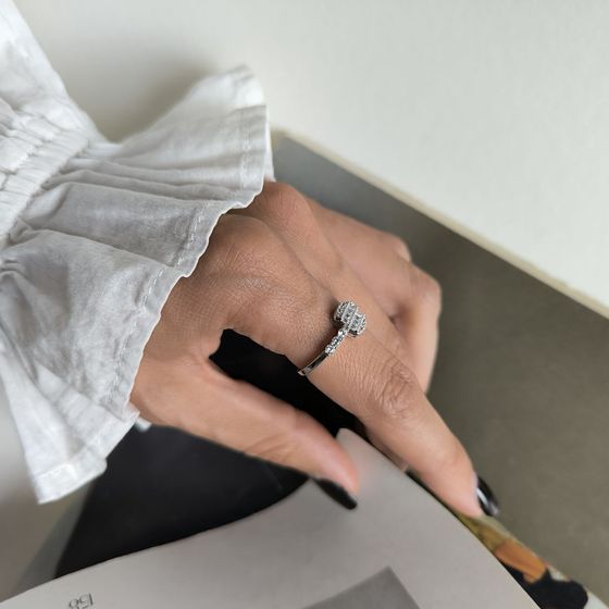 Серебряное кольцо с фианитами