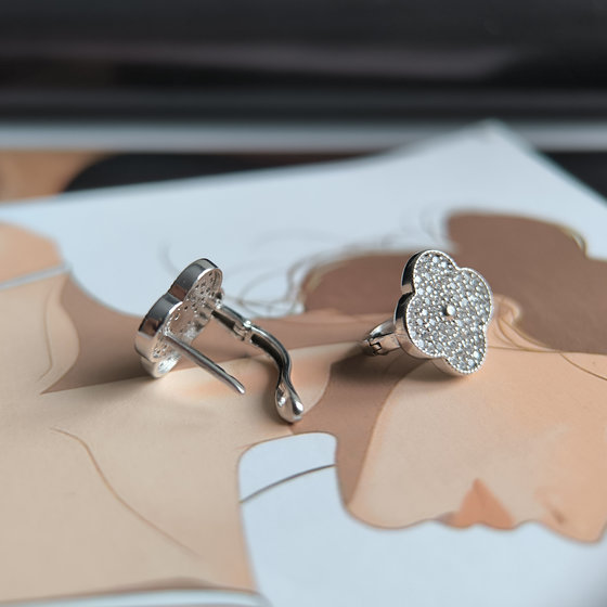 Серебряные серьги с фианитами 1.4ct