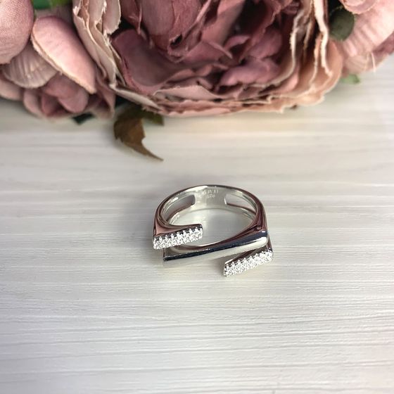 Серебряное кольцо с фианитами