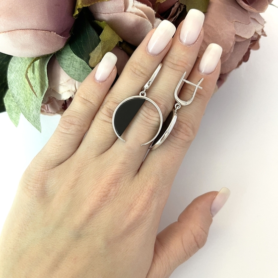 Серебряные серьги с ониксом