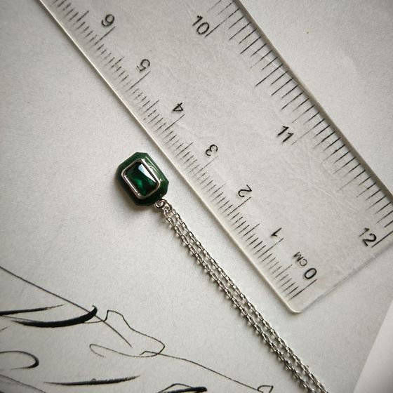 Серебряное колье с фианитами, емаллю