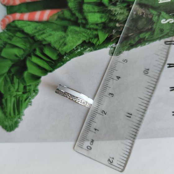 Серебряное кольцо с фианитами, емаллю