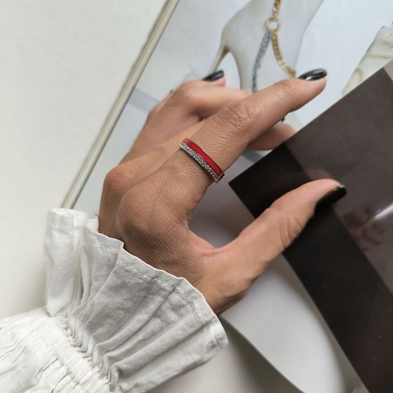 Серебряное кольцо с фианитами, емаллю