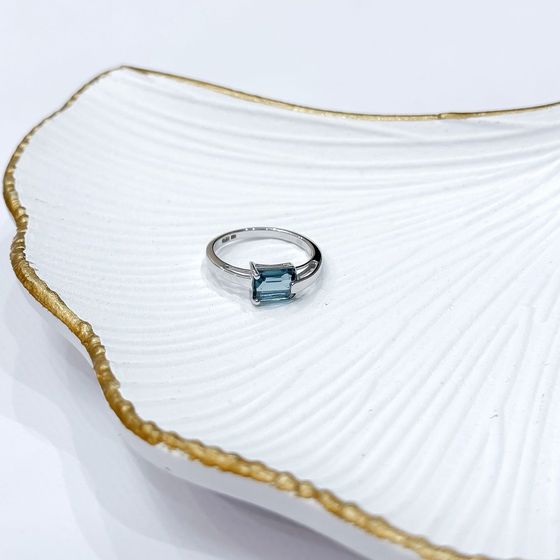 Серебряное кольцо с топазом Лондон Блю 1.318ct