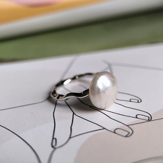 Серебряное кольцо с жемчугом барочным