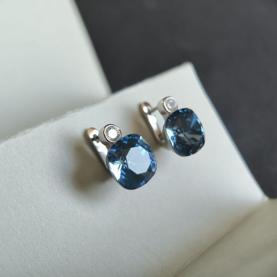 Серебряные серьги с фианитами