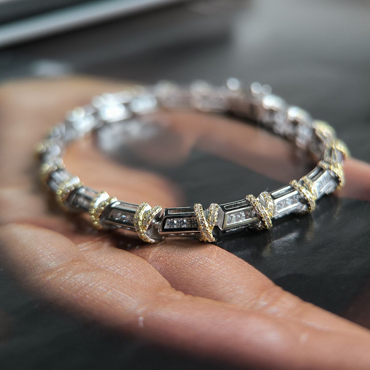 Серебряный браслет с фианитами