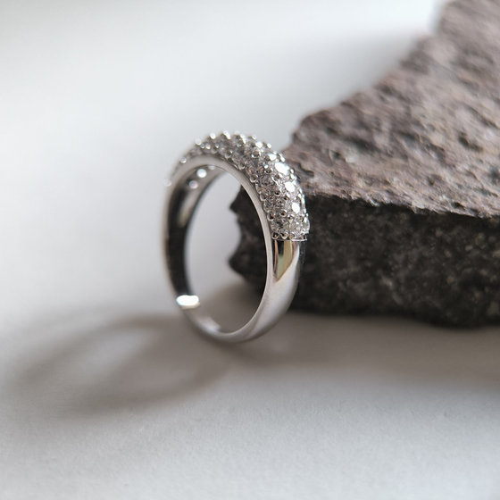 Серебряное кольцо с фианитами