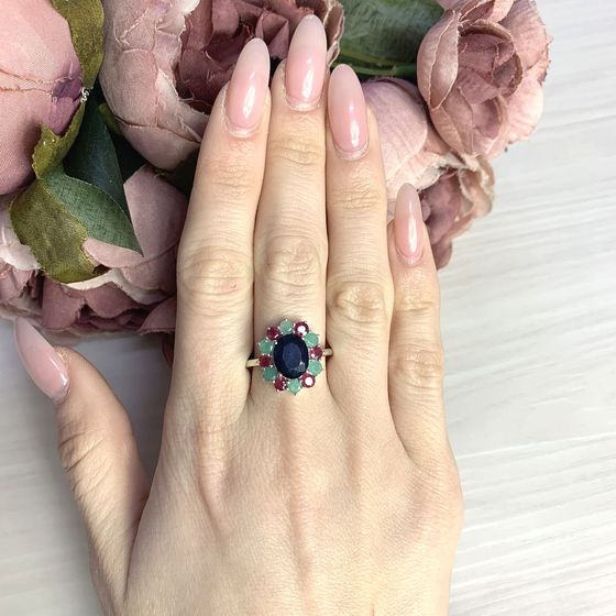 Серебряное кольцо с сапфиром 5.379ct, изумрудом, рубином