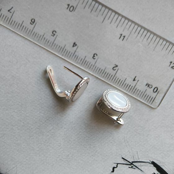 Серебряные серьги с перламутром, фианитами