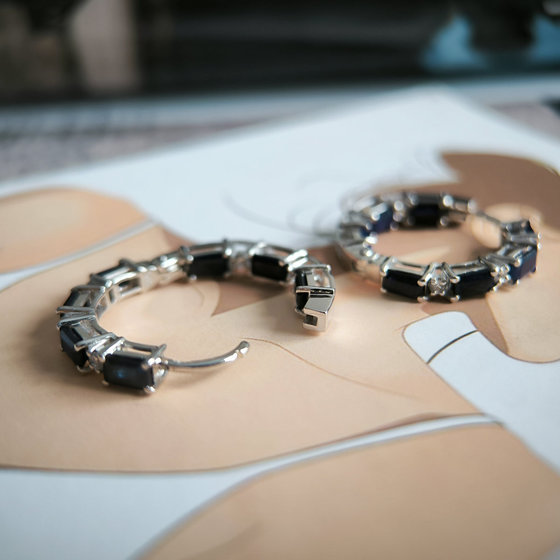 Серебряные серьги с сапфиром 6.112ct, фианитами