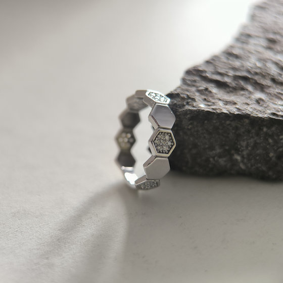 Серебряное кольцо с фианитами